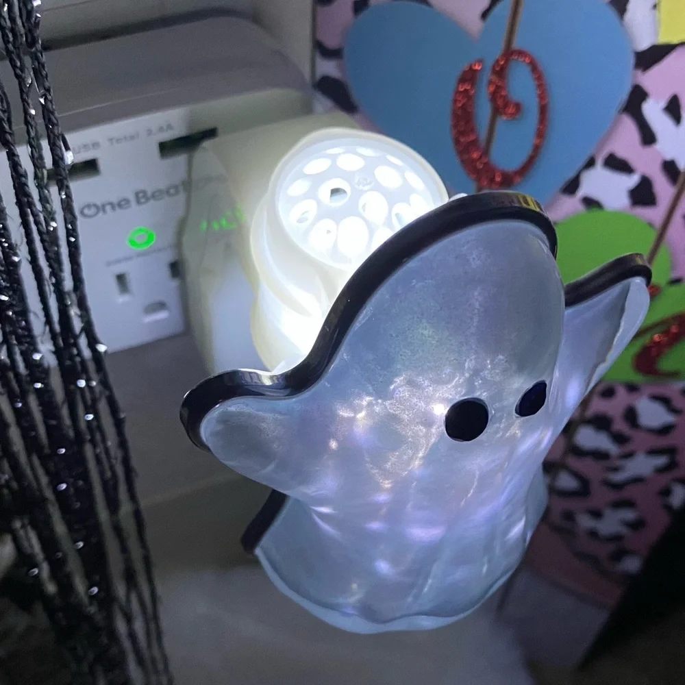 BATH AND BODY WORKS FIBER OPTIC GHOST NIGHTLIGHT WALLFLOWER PLUG